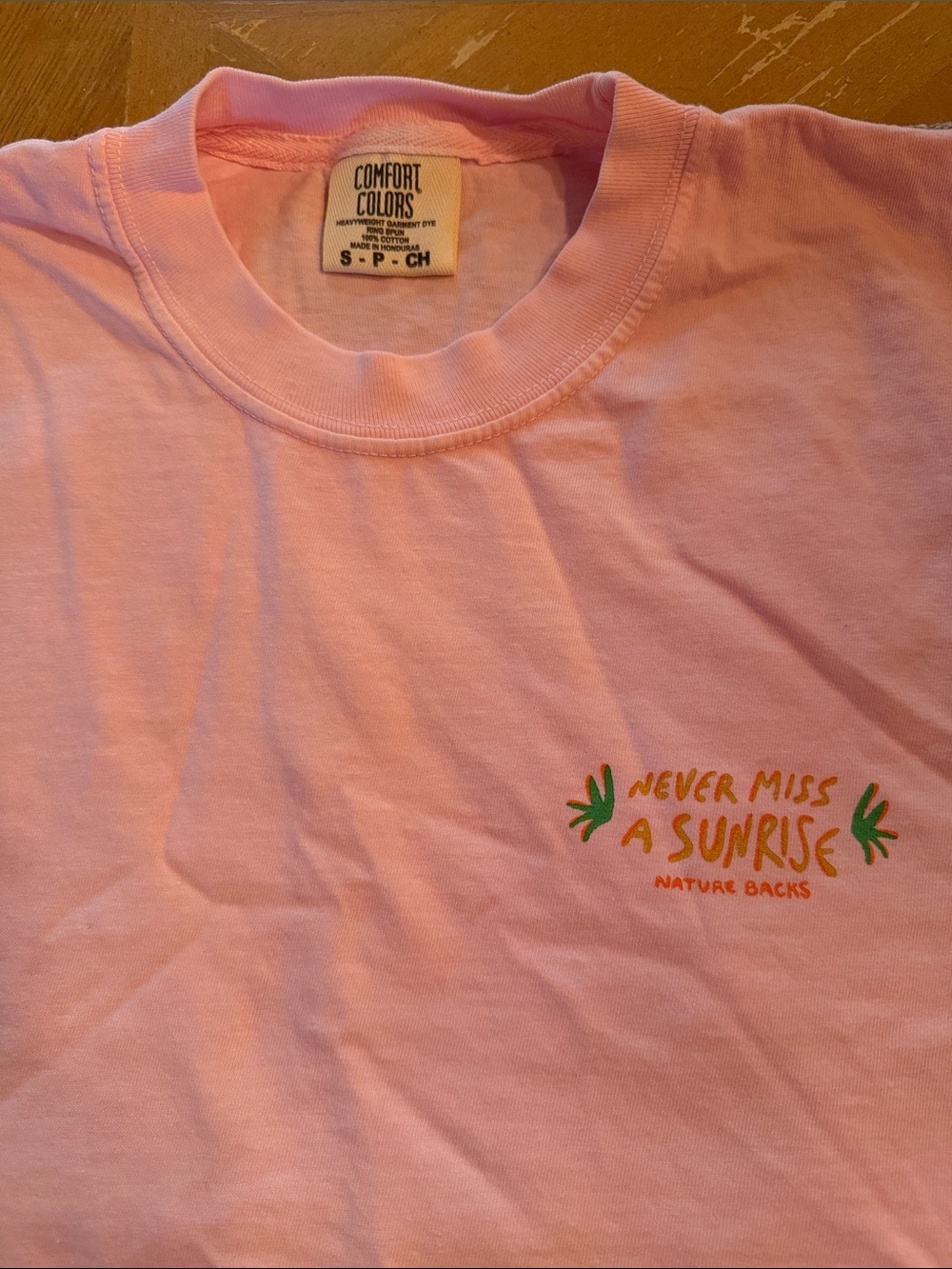 Nature Backs Comfort Colors Pink 'Never Miss a Sunrise' Short Sleeve Tee Size S - Picture 2 of 3